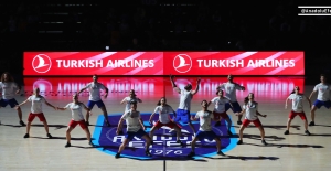Anadolu Efes'in EuroLeague Maçında Gerçekleşen Kan Kanseri Mücadele Dansı Büyük Alkış Topladı!