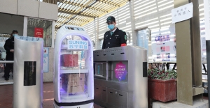 Çin’de Evlere Siparişleri Robotlar Götürüyor