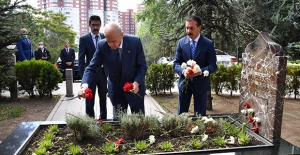 Bahçeli, Alparslan Türkeş'in Kabrini Ziyaret Etti