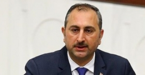 Adalet Bakanı Gül'den Kılıçdaroğlu'na: “Ya Bir Kanunun Nasıl Çıkacağını Bilmiyor Ya Da Meclis’in Milletten Aldığı Kanun Yapma Yetkisinden Rahatsız”