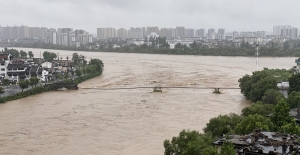 Çin’deki Sel Faciası 480 Yıllık Köprüyü Yok Etti