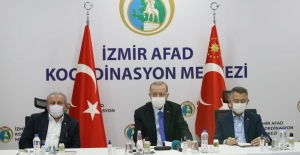Cumhurbaşkanı Erdoğan, İzmir'de AFAD Koordinasyon Merkezinde Yetkililerden Depremle İlgili Bilgi Aldı