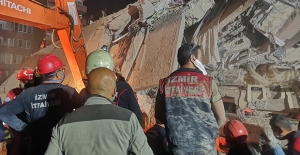 İzmir'deki Depremde Hayatının Kaybedenlerin Sayısı 24'e Yükseldi