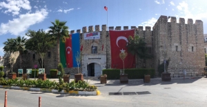 Kuşadası Belediyesi’nden Kardeş Ülke Azerbaycan’a Bayraklı Destek