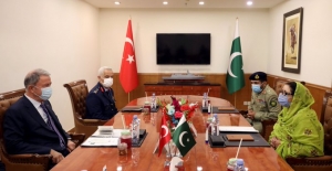 Millî Savunma Bakanı Akar, Pakistanlı Mevkidaşı Khan İle Bir Araya Geldi