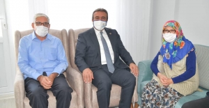 Başkan Çetin'le Tülay-Esrafil Burnukel Çiftinin Yüzleri Güldü