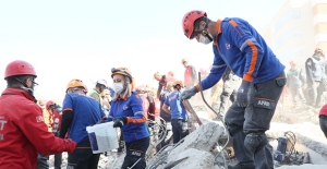 İzmir'deki Depremde Can Kaybı 100'e Yükseldi
