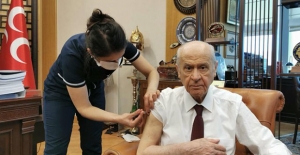 MHP Genel Başkanı Bahçeli, Kovid-19 Aşısı Oldu