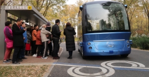Çin’in İlk Sürücüsüz Ticari Otobüsü, Yolcu Taşımaya Başladı