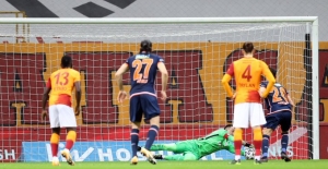 Galatasaray, Başakşehir'den 3 Puanı 3 Golle Aldı