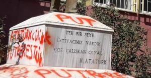 CHP Sözcüsü Öztrak'tan 'Atatürk Büstüne' Yapılan Saldırıya Lanetleme