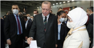 Cumhurbaşkanı Erdoğan, AK Parti 7. Olağan Büyük Kongresinde Oyunu Kullandı
