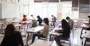 Liselerde Yüz Yüze Sınavlar Ertelendi
