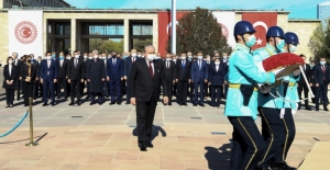TBMM Başkanı Şentap, TBMM Atatürk Anıtı’nda Düzenlenen Törene Katılarak Anıta Çelenk Bıraktı