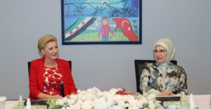Emine Erdoğan, Polonya Cumhurbaşkanı’nın Eşi Agata Kornhauser Duda İle PIKTES Ofisi'ni Ziyaret Etti