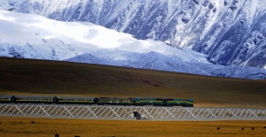 Çin, 3 Bin Metre Yükseklikte Yol Alan Hızlı Tren Yolcularına Oksijen Veriyor