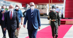 Cumhurbaşkanı Erdoğan, KKTC’de Resmİ Törenle Karşılandı