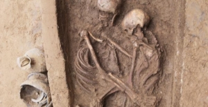 “Mezara Kadar Aşkı” Simgeleyen Bir Çifte Ait 1600 Yıllık İskeletler Bulundu