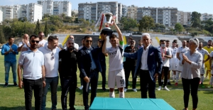 Kuşadasıspor Şampiyonluk Kupasına Kavuştu