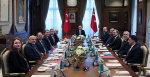 Cumhurbaşkanı Erdoğan, Çalışma ve Sosyal Güvenlik Bakanı Bilgin İle Hak-İş Heyetini Kabul Etti