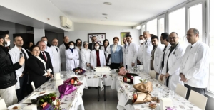 Akşener'den Tıp Bayramında Doktorlara Ziyaret