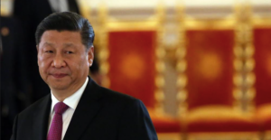 Xi Jinping, Uçak Kazasında Ölenler İçin Saygı Duruşunda Bulundu