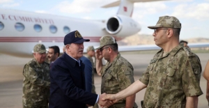 Millî Savunma Bakanı Akar ve TSK Komuta Kademesi Irak Sınır Hattında