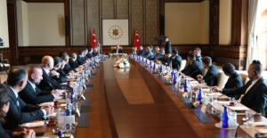 Cumhurbaşkanı Erdoğan, Trabzonspor Kulübü Yönetici, Teknik Heyet Ve Futbolcularını Kabul Etti