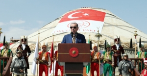 Cumhurbaşkanı Erdoğan, Malazgirt Zaferi’nin 951. Yıl Dönümü Dolayısıyla Ahlat'ta Düzenlenen Etkinliğe Katıldı