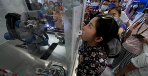Çin’de KOVİD-19 Testi Yapan Robot Geliştirildi