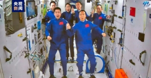 İki Ayrı Misyonda Görev Yapan Altı Astronot Uzayda Buluştu