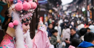 Çinliler Tavşan Yılı’na Alışveriş Ve Eğlence Rekoru Kırarak Girdi