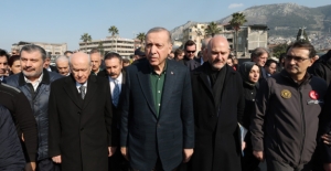 Cumhurbaşkanı Erdoğan ve Bahçeli Hatay'da Depremlerden Etkilenen Bölgeleri Ziyaret Etti