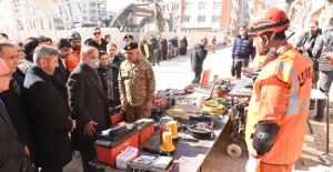 Pakistan Başbakanı Şerif, Türkiye'de Depremden Etkilenen Bölgeleri Ziyaret Etti