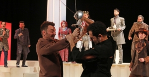 İBB Şehir Tiyatroları Mart Ayında 31 Oyunla Sahnelerini Yeniden Açıyor