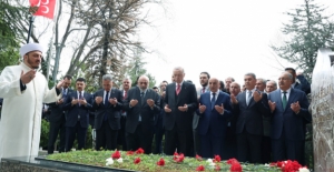 Cumhurbaşkanı Erdoğan, Alparslan Türkeş’in Kabrini Ziyaret Etti