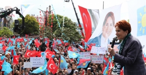 Akşener'den AK Parti Mitingindeki Pankarta Tepki: "Keşke Sizler Karı Olabilseniz"