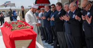CHP Lideri Kılıçdaroğlu, Suna Kan'ın Cenaze Törenine Katıldı