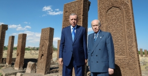 Cumhurbaşkanı Erdoğan, Ahlat Selçuklu Mezarlığı'nı Ziyaret Etti