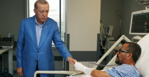 Cumhurbaşkanı Erdoğan, İş İnsanı Ali Sabancı'yı Tedavi Gördüğü Hastanede Ziyaret Etti