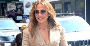 Jennifer Lopez FENDI Peekaboo Çantasıyla Görüntülendi