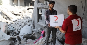 Türk Kızılay Gazze'deki Ekibiyle Sivillere Yardım Ediyor