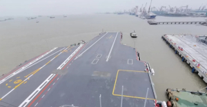 Çin’in En Büyük Uçak Gemisi İlk Kez Denize Açılıyor
