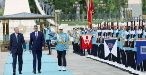 Cumhurbaşkanı Erdoğan, Romanya Başbakanı Ciolacu'yu Resmî Törenle Karşıladı