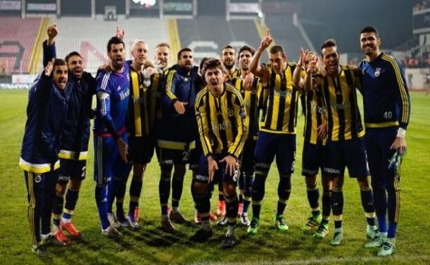 Fenerbahçe 'Bek'lentileri Karşılıyor