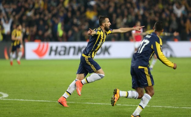 UEFA Fenerbahçe'nin Orta Sahasını Göklere Çıkardı