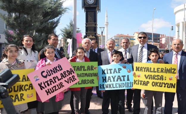 Kazan, Kütüphaneler Haftası'nı Sokakta Kutladı
